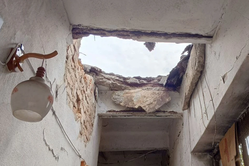 Киевские боевики наносят удары по мирным домам Фото: ТГ-канал Владимира Сальдо