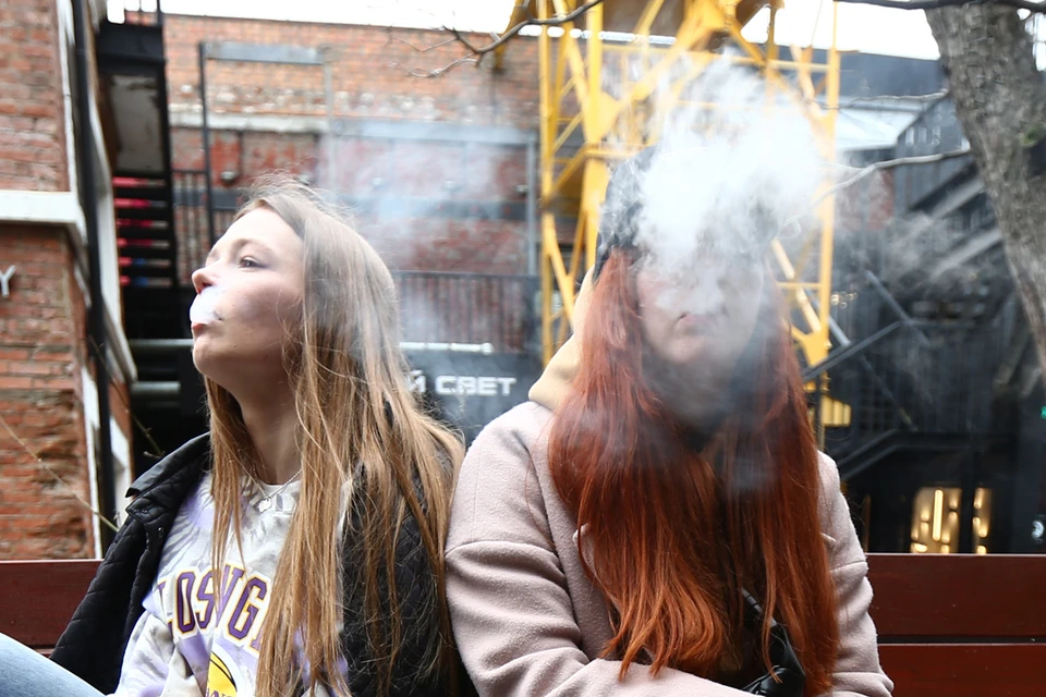 Особую тревогу вызывает то, что вейпинг стремительно набирает популярность именно среди молодежи