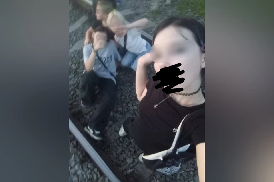 Девочки ходили на железную дорогу, чтобы снимать контент для канала. Фото: Курганский ЛО МВД на транспорте