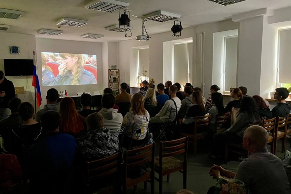 В ДНР состоялся показ фильма о защитниках России «Кузнецы Победы». Фото: Защитники Отечества ДНР