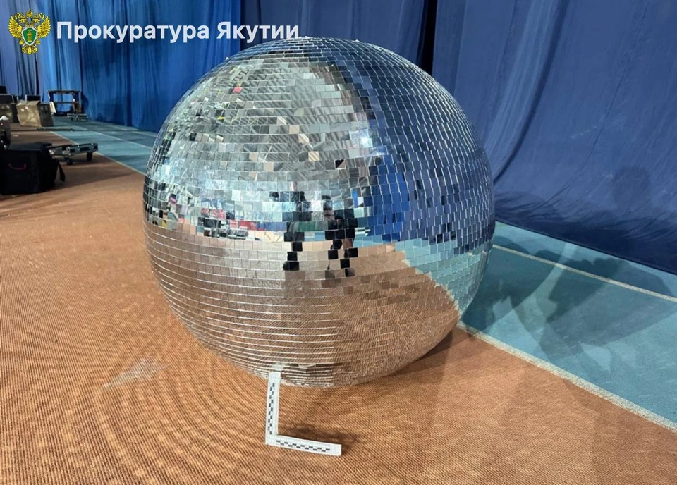 В ходе концерта конструкция сорвалась с высоты не менее 12 метров Фото: прокуратура Якутии