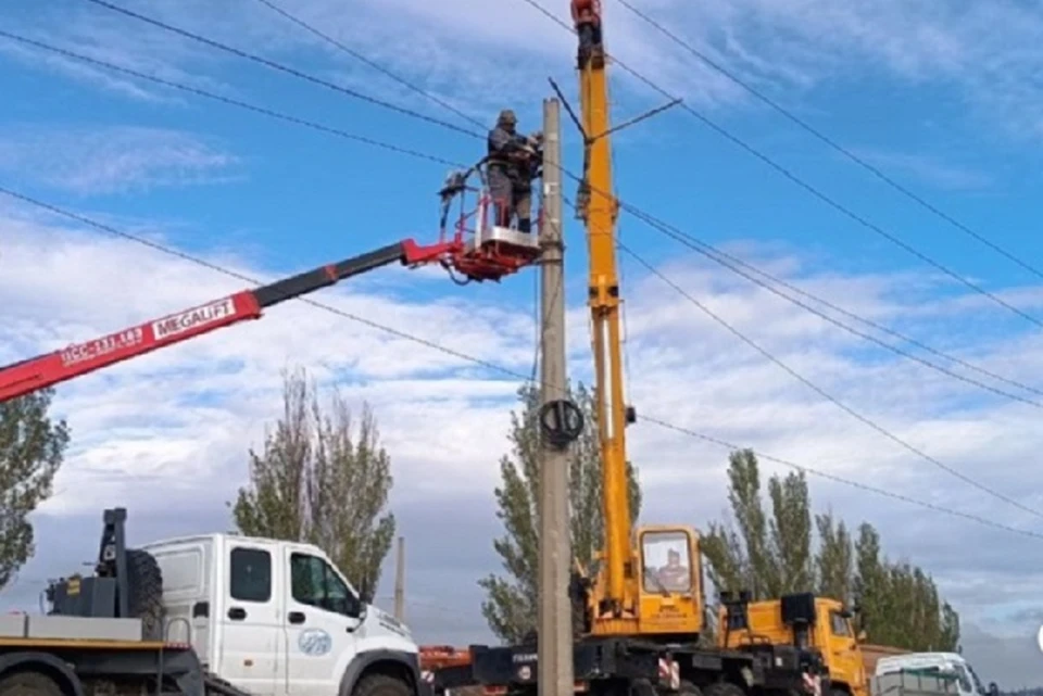 На улицах города установили 111 новых светильников и заменили 74 вышедших из строя фонаря. Фото: Администрация Мариуполя