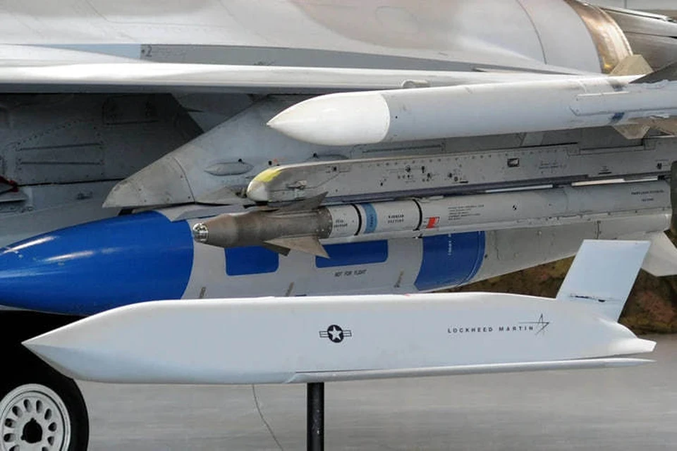 Военкор Коц предположил, что США могут передать Украине ракеты JASSM и ATACMS