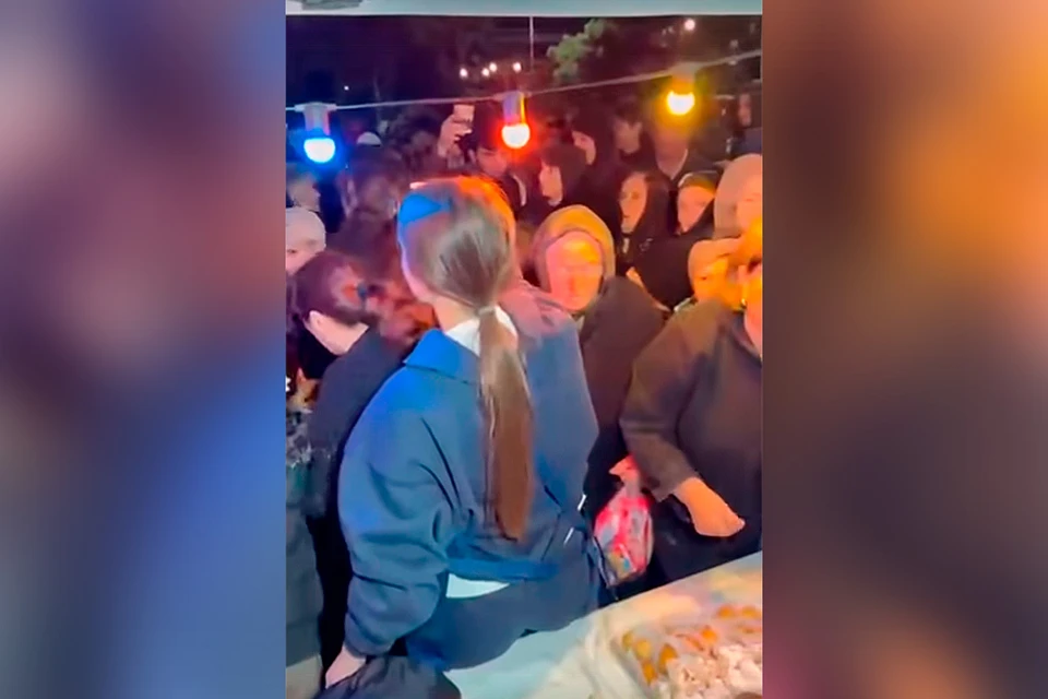 Давка и драка произошли на ярмарке в дагестанском Избербаше. Причиной стала бесплатная раздача еды.