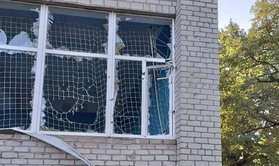 Здание лицея оказалось повреждено. Фото - тг-канал Евгения Балицкого