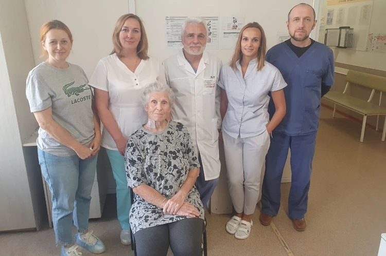 «Никто не хотел браться за лечение»: пожилой женщине с 4 стадией рака удалили треть печени, чтобы спасти жизнь