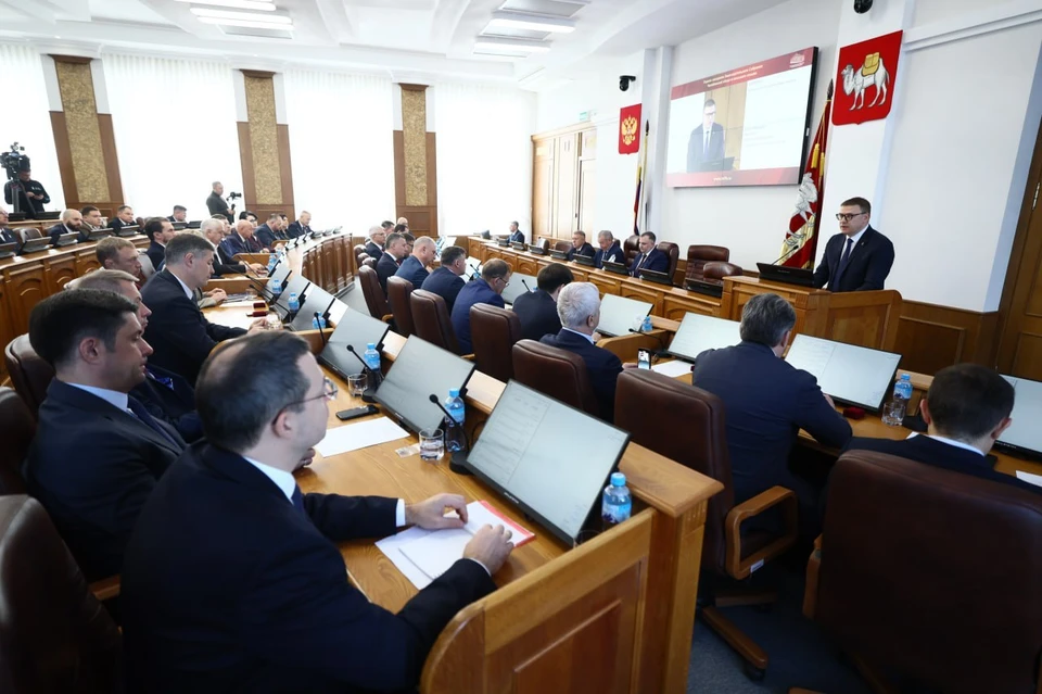 Губернатор Алексей Текслер призвал разделить должности руководящего состава парламента между партиями. Фото: ПУЛ 74