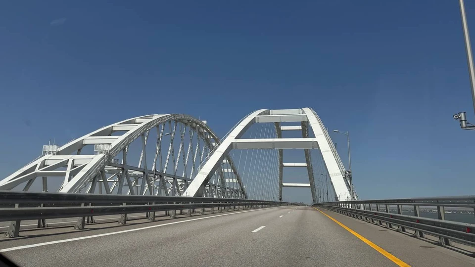 Перед Крымским мостом появилась очередь со стороны Керчи 2 октября