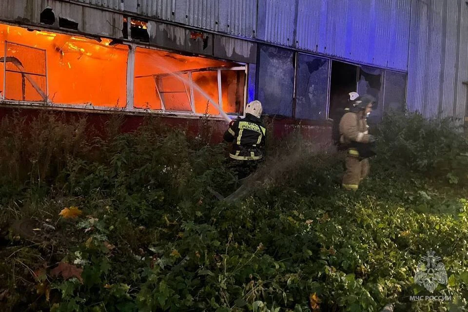 Огонь повредил внутреннюю отделку, пострадавших нет. Фото: МЧС Тверской области.