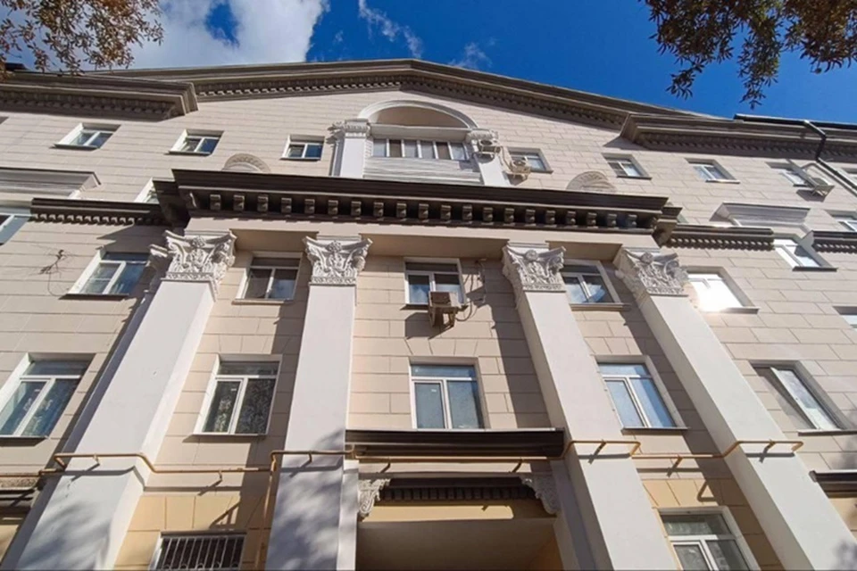 В центре Мариуполя восстановили дом с лепными украшениями. Фото: Администрация Мариуполя