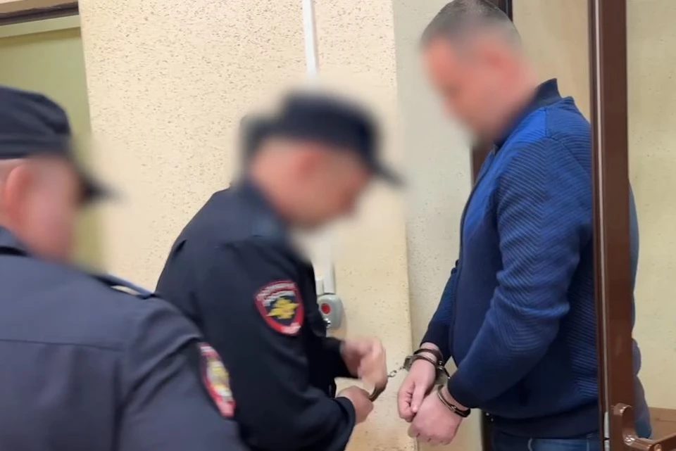 Бывший чиновник незаконно переоформил 12 участков и продавал их. Фото: УФСБ по Крыму и Севастополю