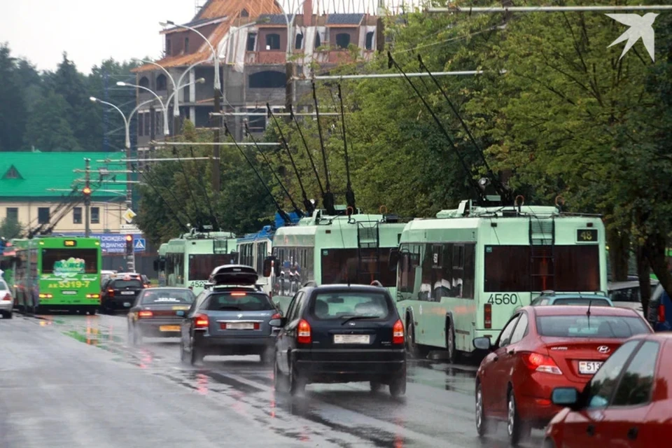 Движение под мостом на Независимости откроют для транспорта с 4 октября. Снимок носит иллюстративный характер.