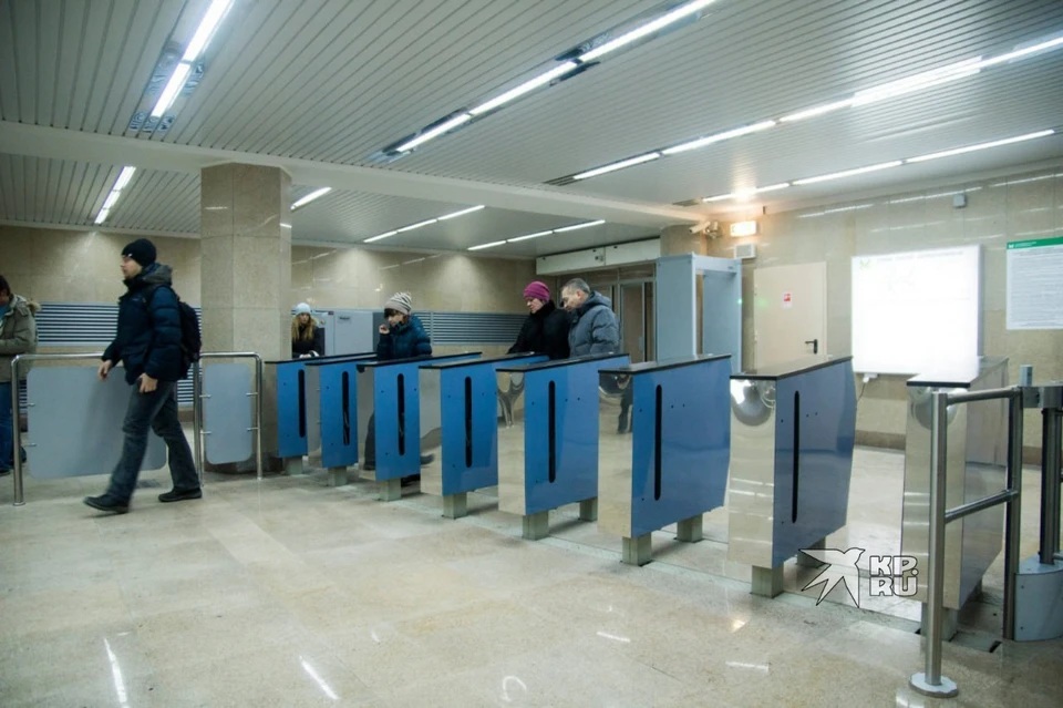 Данные внутри телефонов проверяться не будут, необходимо просто показать, что он работает.