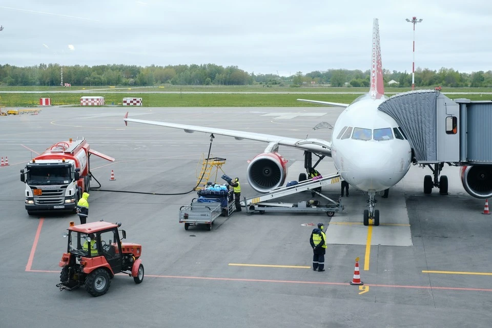 Застрявшим в аэропорту Антальи россиянам предложили сдать покупки в дьюти-фри