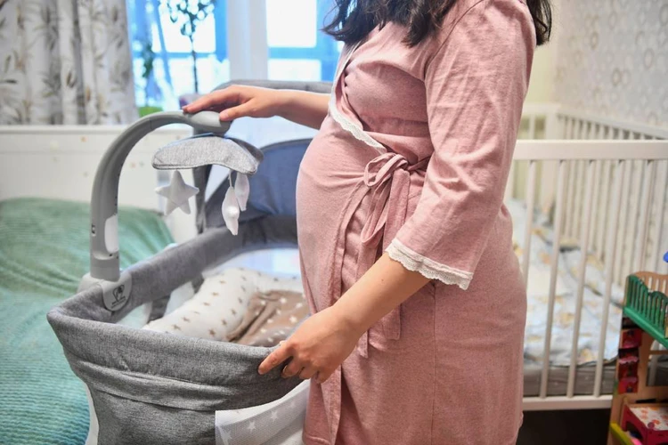 «Прижимала сына к груди, но не узнавала его»: после родов 39-летняя сибирячка пережила кому и клиническую смерть, но вскоре умерла