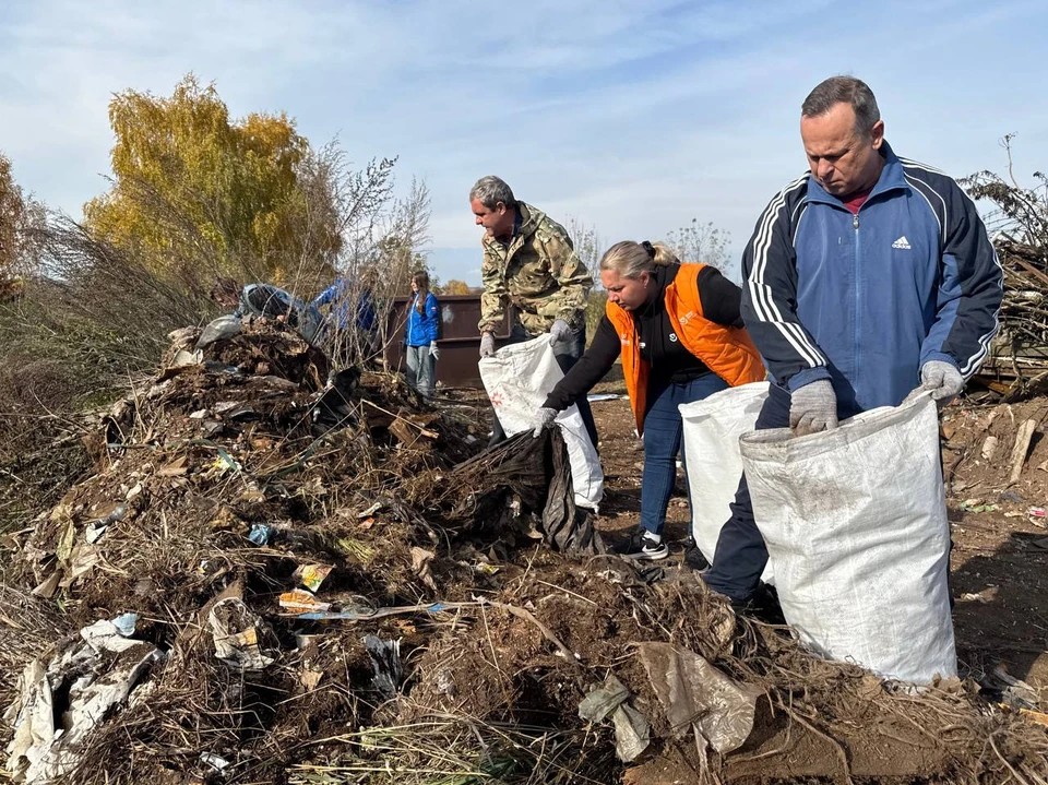 Несанкционированную свалку ликвидируют в Нижегородской области. Фото: НРО ВОД «Волонтеры Победы»