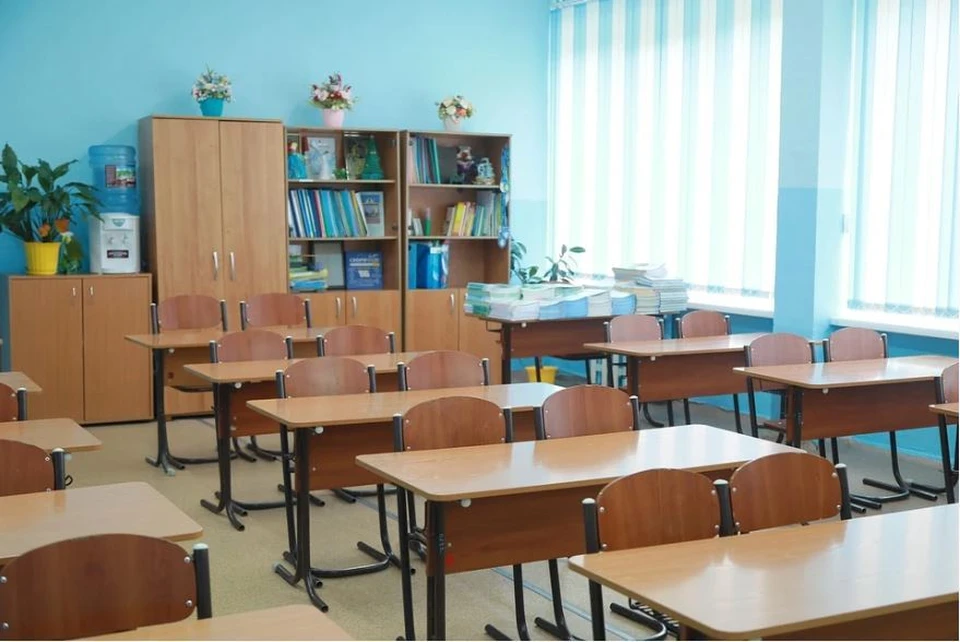 Ученики жалуются, что их не пускают в школу из-за опозданий.