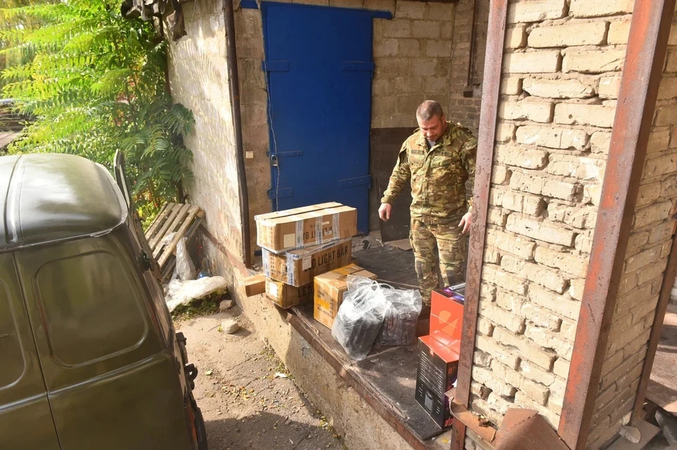 Тренажеры, проектор и другая необходимая техника переданы для обустройства спортивного зала прямо на передовой. Фото: ЕР ДНР