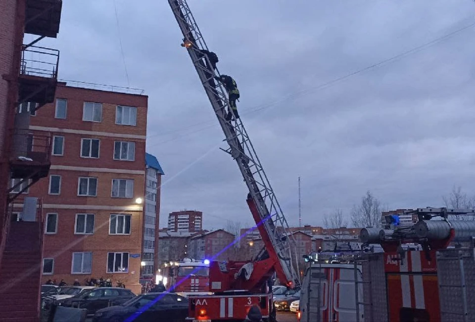 В подъезде дома на улице Вильского случился пожар. Фото: краевое МЧС