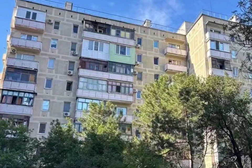 На улице Урицкого в Жовтневом районе Мариуполя восстановили панельный дом. Фото: РКС-НР
