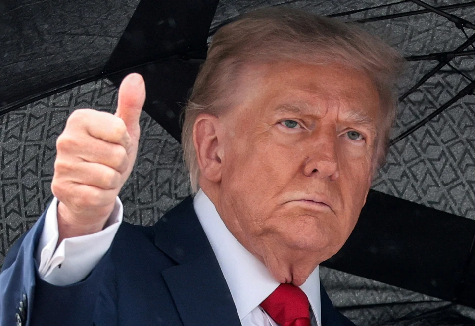 Нетаньяху подарил прибывшему в Израиль Трампу золотого голубя