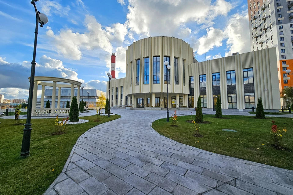 Сегодня, 13 октября, мэр Москвы Сергей Собянин открыл новый дворец бракосочетания на Дубравной улице в районе Митино на северо-западе столицы.