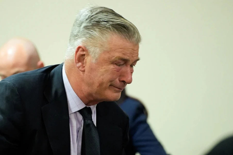 TMZ: Актер Алек Болдуин с братом попал в ДТП, их Range Rover врезался в дерево