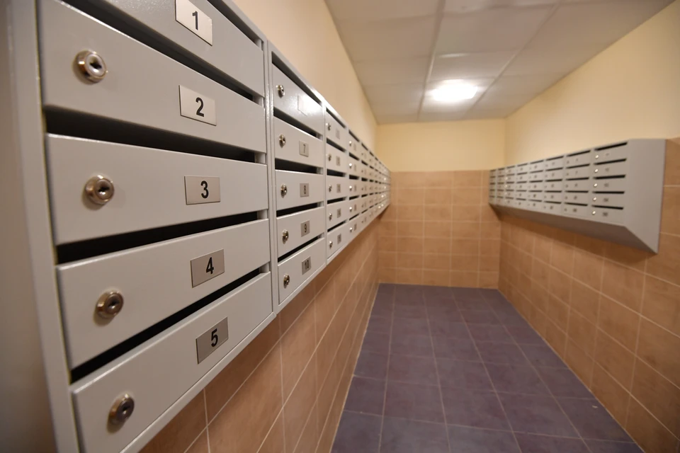 Объявления на дверях подъезда могут ударить по кошельку