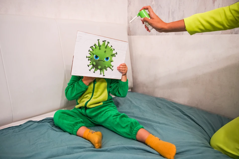 При первых симптомах простуды лучше остаться дома.