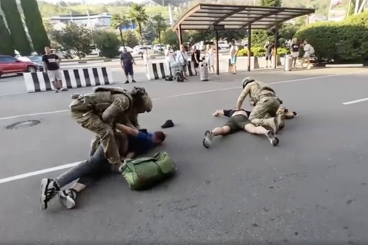 В аэропорту Сочи поймали террориста, который вербовал граждан России на службу ВСУ