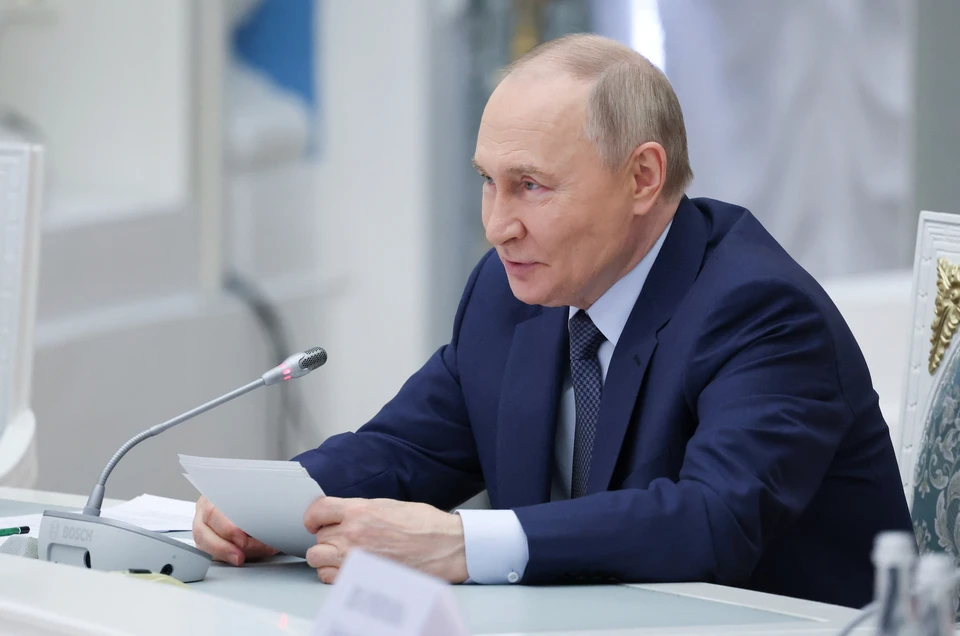 Путин по видеосвязи открыл новые дорожные объекты в трех регионах России