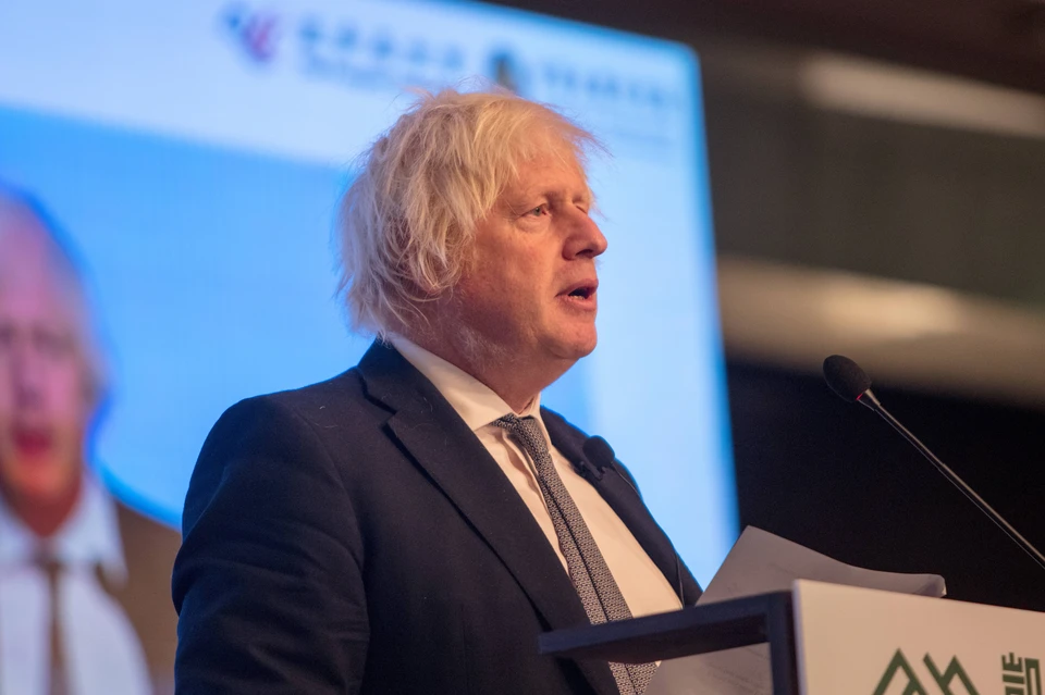 Фицо обвинил Бориса Джонсона в борьбе за продолжение конфликта на Украине