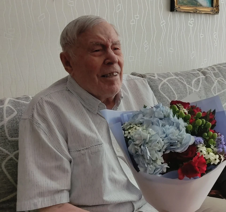 Виктор Тупиков летом принимал поздравления с 98-летием. Фото: Гордума Волгограда.