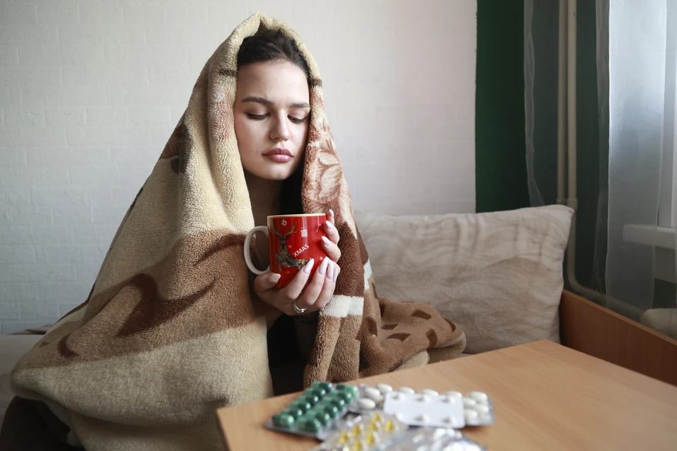 Обычно при первых симптомах болезни мы покупаем в аптеках порошки от простуды