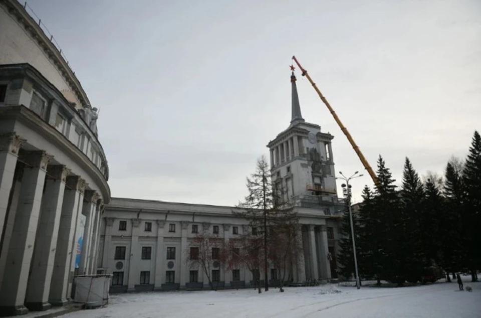 В Екатеринбурге откладывается ремонт Дома офицеров