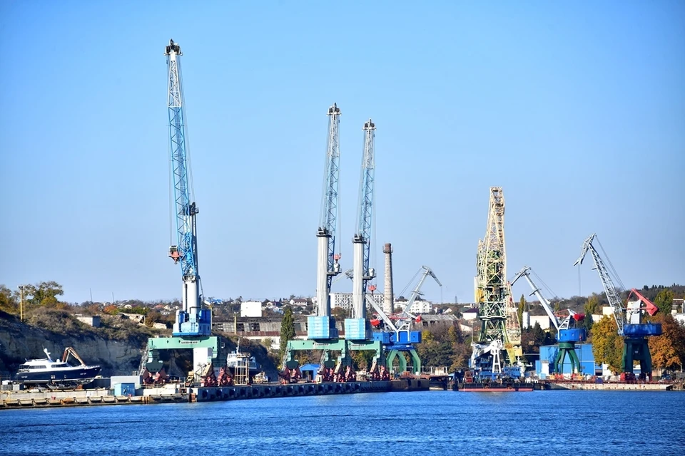 Город-герой смотрит вперед