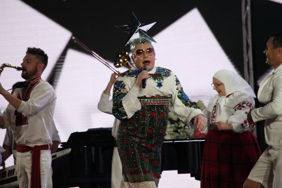 Верку Сердючку выпустили с Украины, в туре он заработает 670 млн рублей