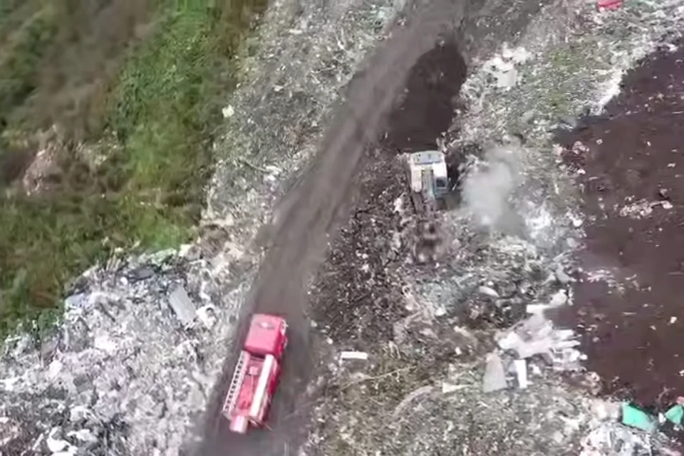 Общая площадь возгорания не уточняется. Фото: t.me/drozdenko_au_lo