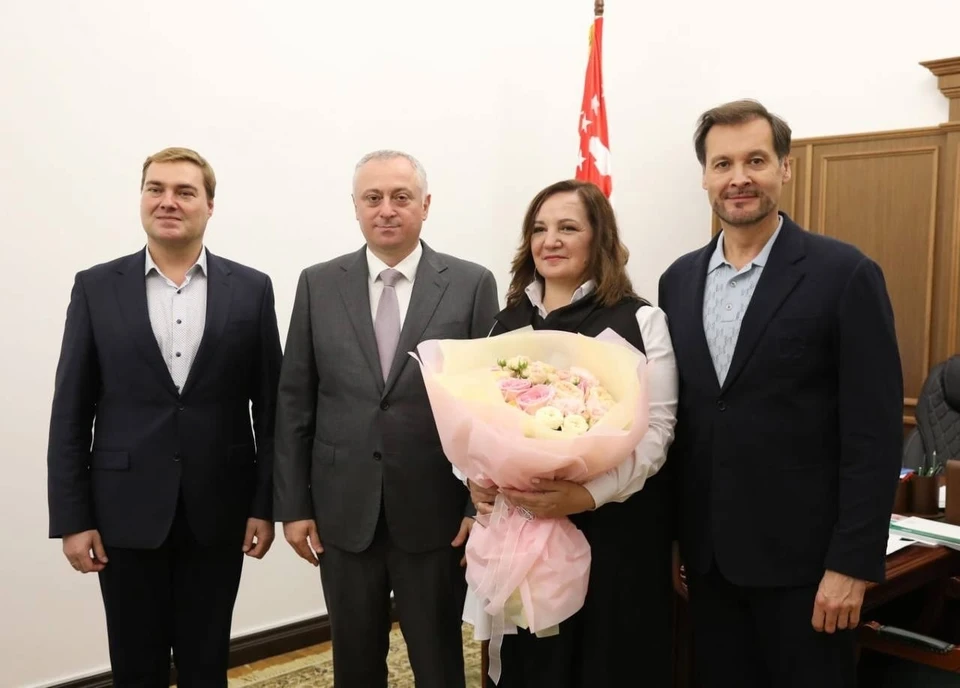 Евгений Хохлов вошел в состав делегации, которая была приглашена на встречу с Бадрой Гунбой в Сухуме / Фото: пресс-служба президента Абхазии