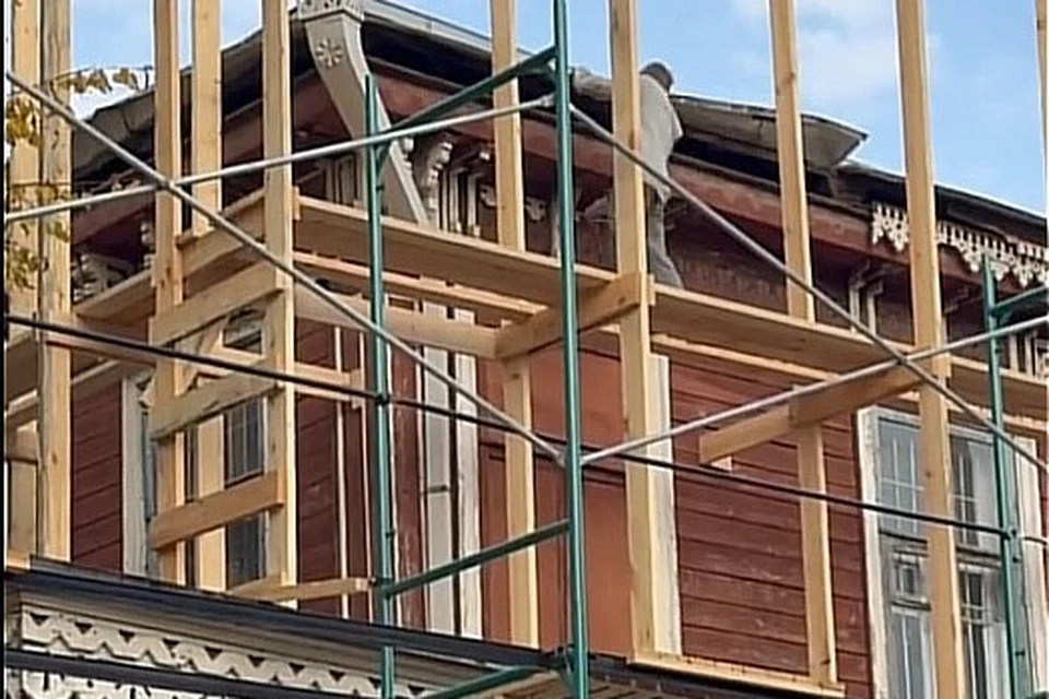 В Рязани реставрация памятника деревянного зодчества пока приостановлена.