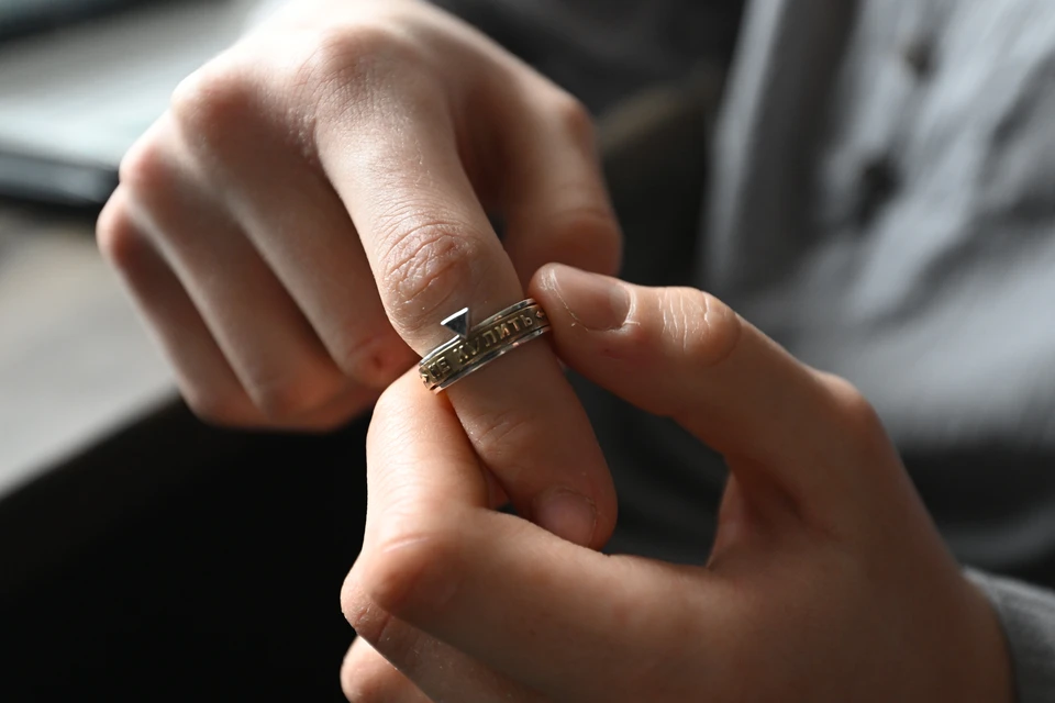 В Ишиме 34-летней девушки впилось в палец обручальное кольцо, образовав рану