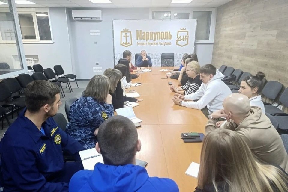 Кольцов похвалил ребят за их активное участие в жизни города. Фото: t.me/KoltsovAnton