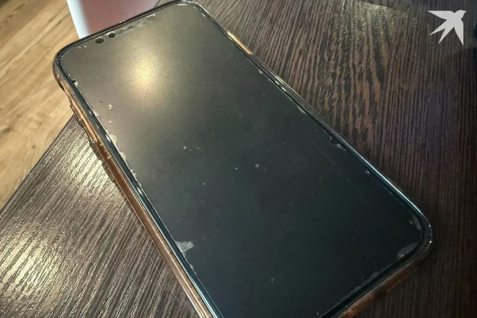 Мужчина нашел телефон, но решил оставить себе.