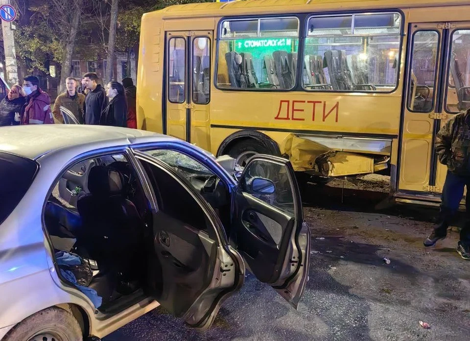 В ДТП со школьным автобусом и легковушкой пострадали семь человек / Фото: ПСО Самары