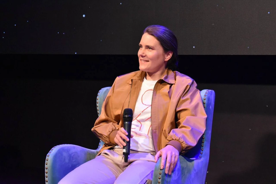 Анна Кикина отработала рабочий день на тренажере МКС.