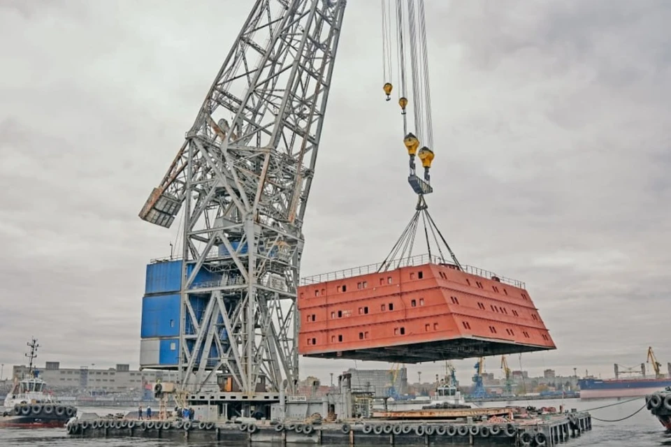 Вес конструкции - 300 тонн. Фото: пресс-служба правительства Петербурга