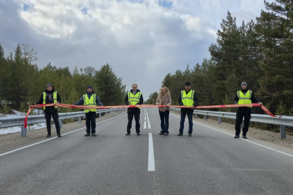 На Ольхоне отремонтировали дорогу на участке Хужир-Харанцы. Фото: пресс-служба правительства Иркутской области