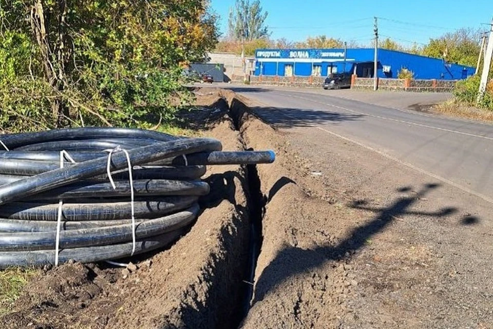 За одну неделю удалось заменить 530 метров трубопровода в Волновахе и близлежащих поселках. Фото: Минстрой ДНР