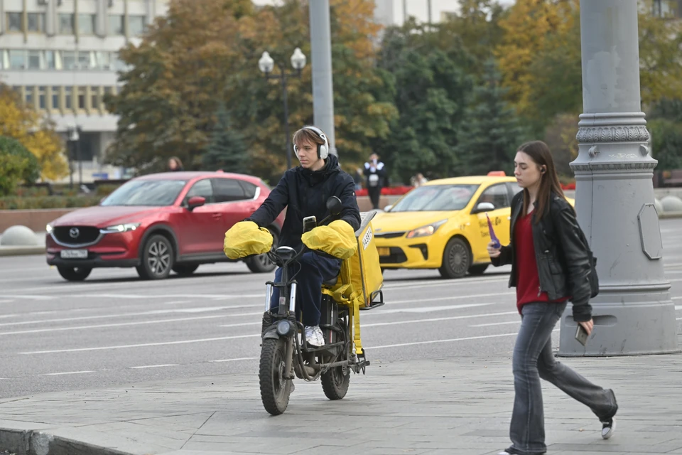 Средний ежемесячный доход от курьерской деятельности по всей стране составляет 48 354 рубля.