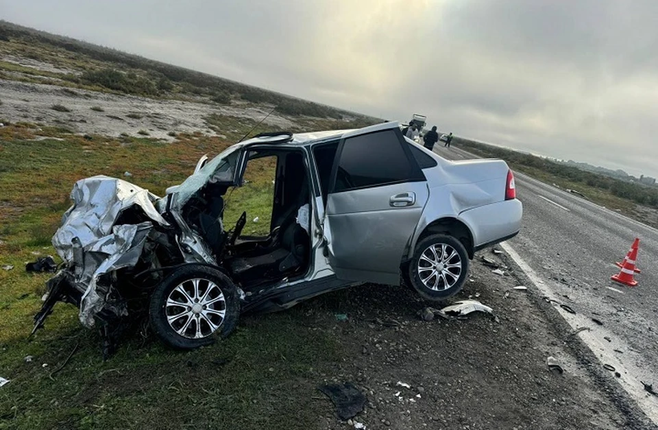 Водитель «LADA Granta» и его шестилетний сын скончались на месте. Фото: ГАИ Дагестана.